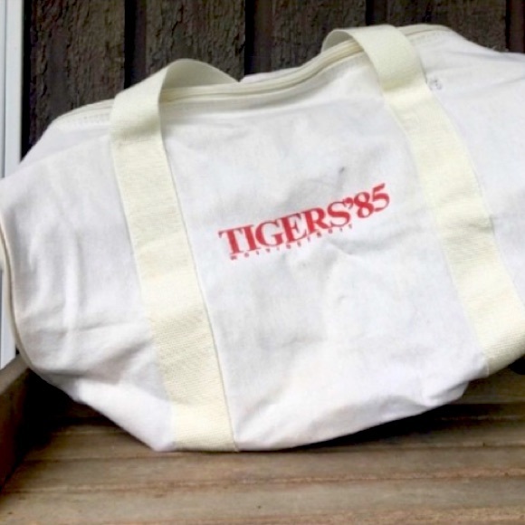 RARE Bag MICHIGAN DETROIT TIGERS 1985 World Series Duffel Collectible Red White